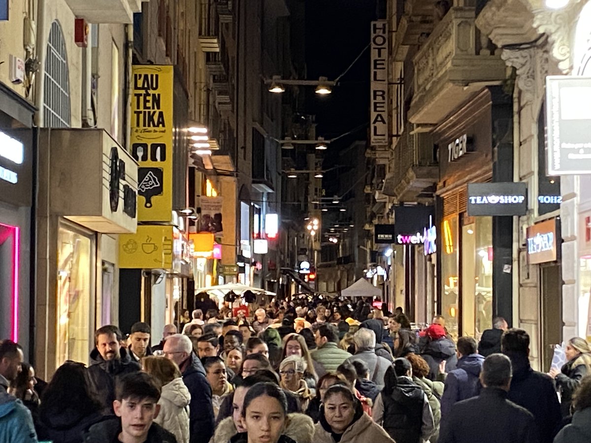 🛍️  El comerç català tanca el semestre amb un increment del 3,4% en les vendes

✅  L’índex de vendes de comerç al detall per al mes de juny ha estat un 7,5% superior a juny de l’any passat

Més ℹ️  gen.cat/45qt1Nd