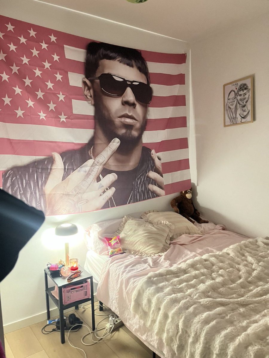 he llegado a la habitación de una tia y me encuentro estoo, que hago???
