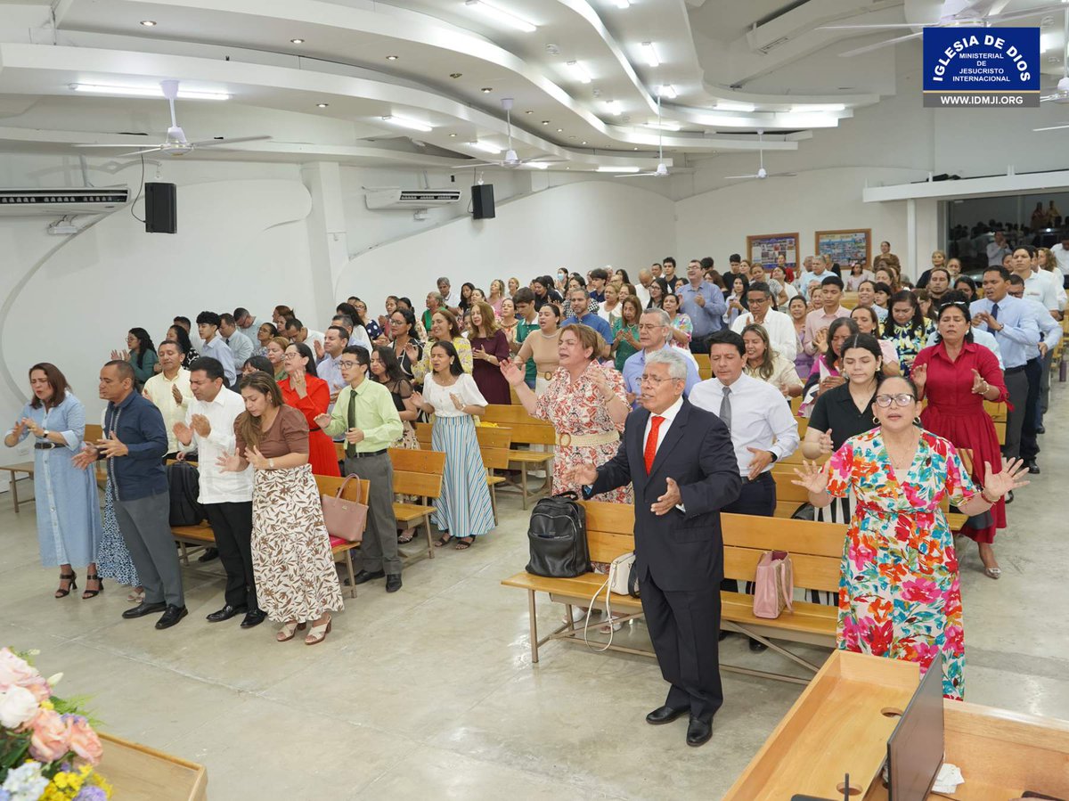 IDMJIoficial's tweet photo. 🇨🇴 Fotos: Apertura de la Iglesia en Riomar Barranquilla, Atlántico, Colombia
https://t.co/EonLFse8kg

Compartimos las fotografías de la apertura de la nueva sede de la Iglesia de Dios Ministerial de Jesucristo Internacional en el sector de Riomar, en la ciudad de Barranquilla, departamento del Atlántico, Colombia.

Este templo, tiene una capacidad para 350 creyentes; durante la reunión, varios creyentes compartieron testimonios en los que resaltaron el cumplimiento de las promesas de Dios, destacando la bendición que representa tener ahora un lugar de congregación muy cerca de sus hogares. La inauguración fue presidida por la Hermana Andrea Virgüez.

Los hermanos expresan un especial agradecimiento a nuestra Hermana María Luisa Piraquive, al Hermano César Eduardo Moreno y a la Hermana Ángela Oviedo, por su generosidad y dedicación, que han hecho posible la apertura de este nuevo templo, para honra y gloria de nuestro Dios.