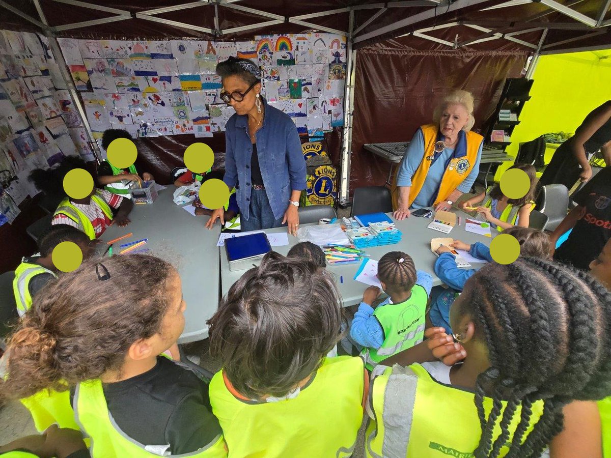 Foot, tir à l’arc, tennis de table, dessin, jeux éducatifs et scientifiques…  Le site de festivités de Stalingrad accueille les enfants des centres de loisirs du 19ᵉ ! Merci aux associations du 19ᵉ pour leur engagement auprès des enfants de l’arrondissement.