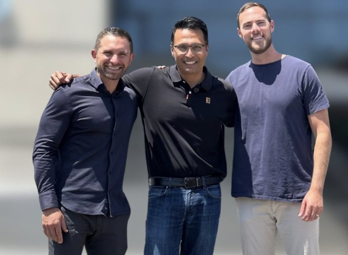 10 years ago I started The Broke Agent to bring humor to real estate.

3 years ago <a href="/ByronLazine/">Byron Lazine</a> and I launched <a href="/nowbammedia/">BAM</a> to change real estate media.

Today, <a href="/sharran/">Sharran Srivatsaa</a> officially joins the Board of BAM.

Let’s go!!

nowbam.com/sharran-srivat…