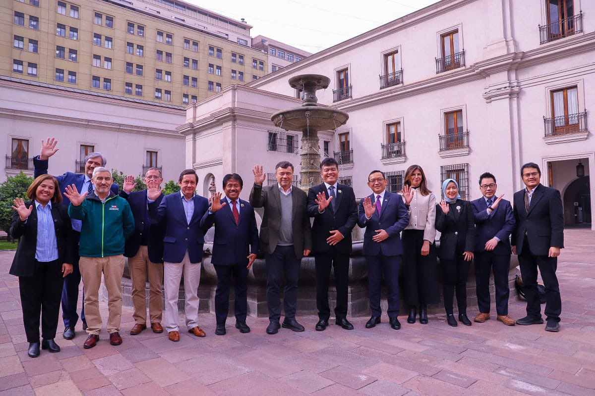 🍋✨ ¡Los limones chilenos llegarán al 4to país más poblado del mundo!

✍️Hoy, el ministro Esteban Valenzuela junto al director de <a href="/sagchile/">SAG</a> , José Guajardo y el Jefe de la Agencia de Cuarentena de Indonesia, Sahat M. Panggabean firmaron la apertura del mercado indonesio para los