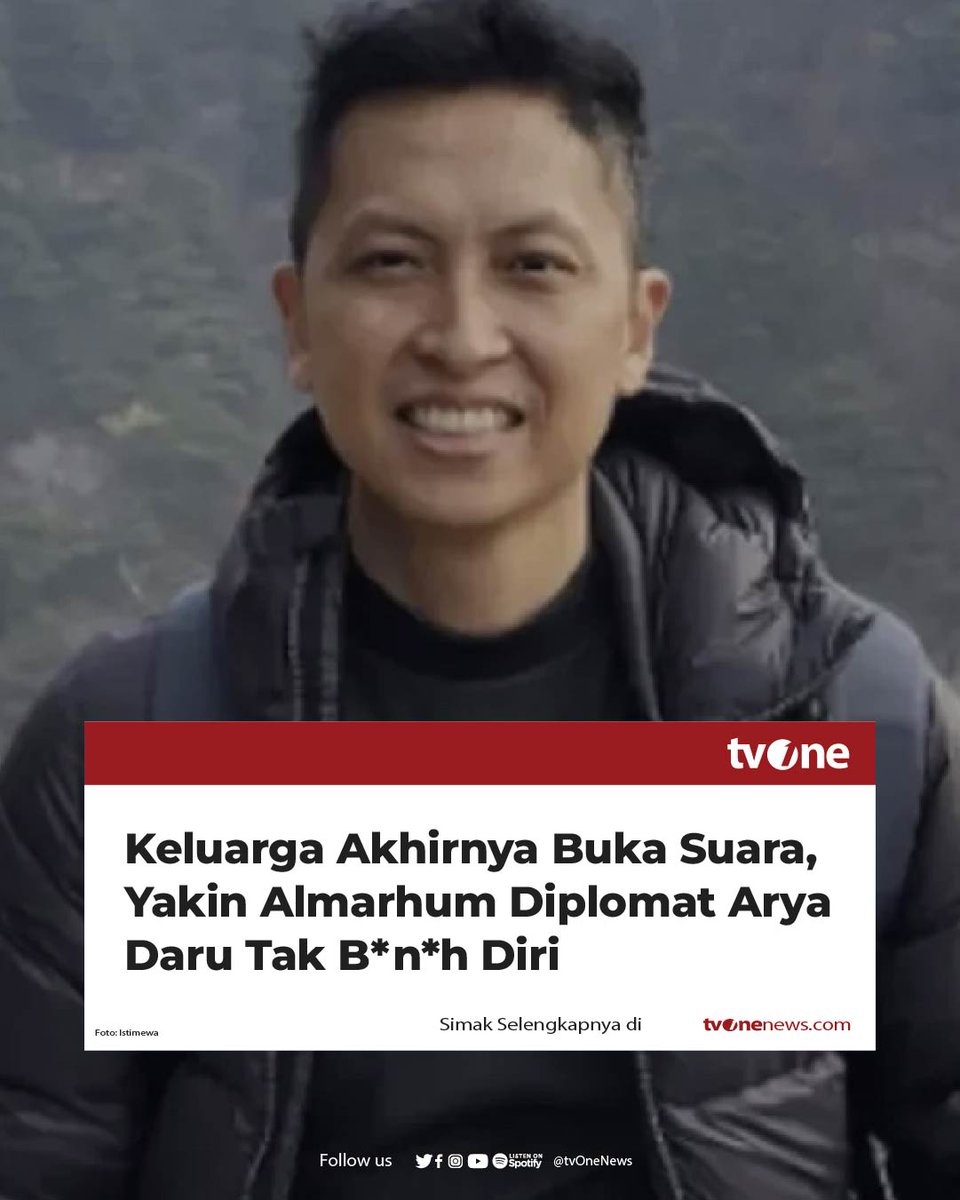 tvOneNews's tweet photo. Pihak keluarga akhirnya buka suara terkait penyebab kem*tian Arya Daru Panganyunan yang telah diumumkan oleh pihak kepolisian pada Selasa (29/7/2025).

Seperti diberitakan, setelah melalui penyelidikan menyeluruh, polisi menyatakan bahwa kem*tian Diplomat Kementerian Luar Negeri (Kemenlu) RI itu tanpa ada keterlibatan pihak lain. Serta, tidak ada unsur pidana dalam kasus ini. 

Hasil ini didasarkan pada analisis yang melibatkan beberapa ahli seperti forensik, psikologis hingga digital.

Kendati demikian, pihak keluarga meyakini bahwa kem*tian korban bukan karena b*n*h diri. 

"Kami meyakini bahwa almarhum tidak seperti itu (b*n*h diri)," ujar Meta Bagus, kakak ipar Arya Daru, Selasa (29/7/2025) malam. 

Karena itu, ia meminta kepada masyarakat termasuk awak media terus mengawal kasus ini. Apalagi, proses penyelidikan masih berlanjut.

Simak berita selengkapnya hanya di https://t.co/XHpSFaXaW9
#HardNews_Kriminal #NewsOne #CariBeritaditvOne #KeluargaAryaDaru #MisteriAryaDaru #NO02