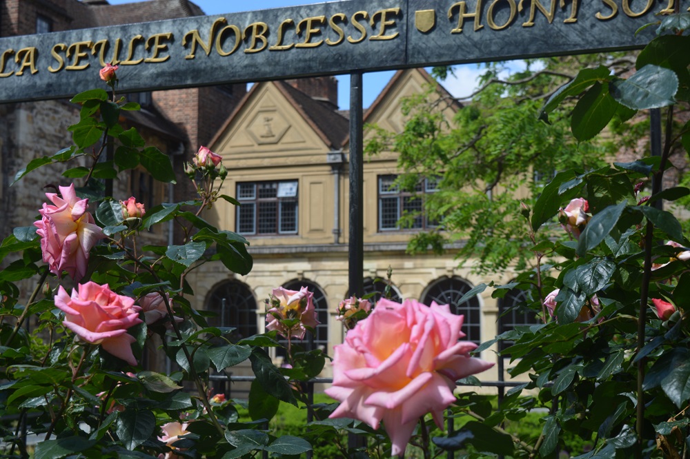 Charterhouse Tour. Review by Barbara Lewis. An inspired condition of a National Heritage Lottery Fund grant, was that the Charterhouse, whose origins date back to the Black Death of the 14th-century, should open its doors to the public: londongrip.co.uk/2025/07/charte…
