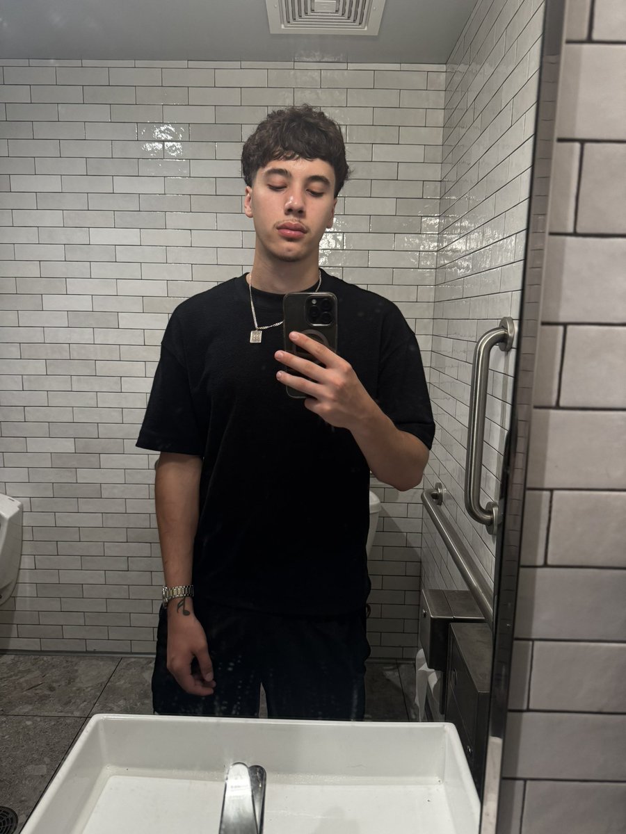 Snickers233's tweet image. 