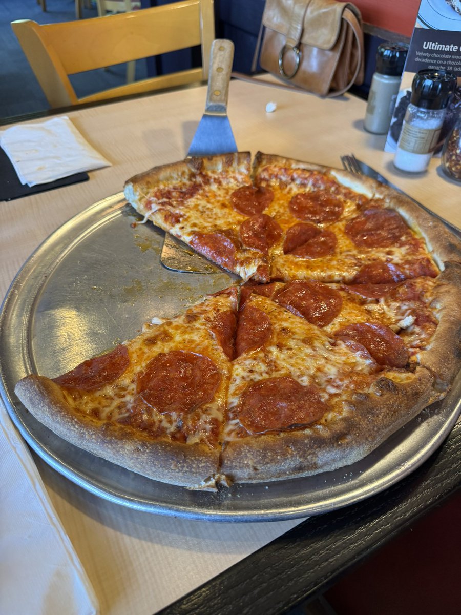 GYMRATCRYPTO (@gymratcrypto) on Twitter photo What’s your go-to pizza order?
Mine’s always well-done pepperoni - that crispy edge hits different. What’s your go-to pizza order?
Mine’s always well-done pepperoni - that crispy edge hits different.