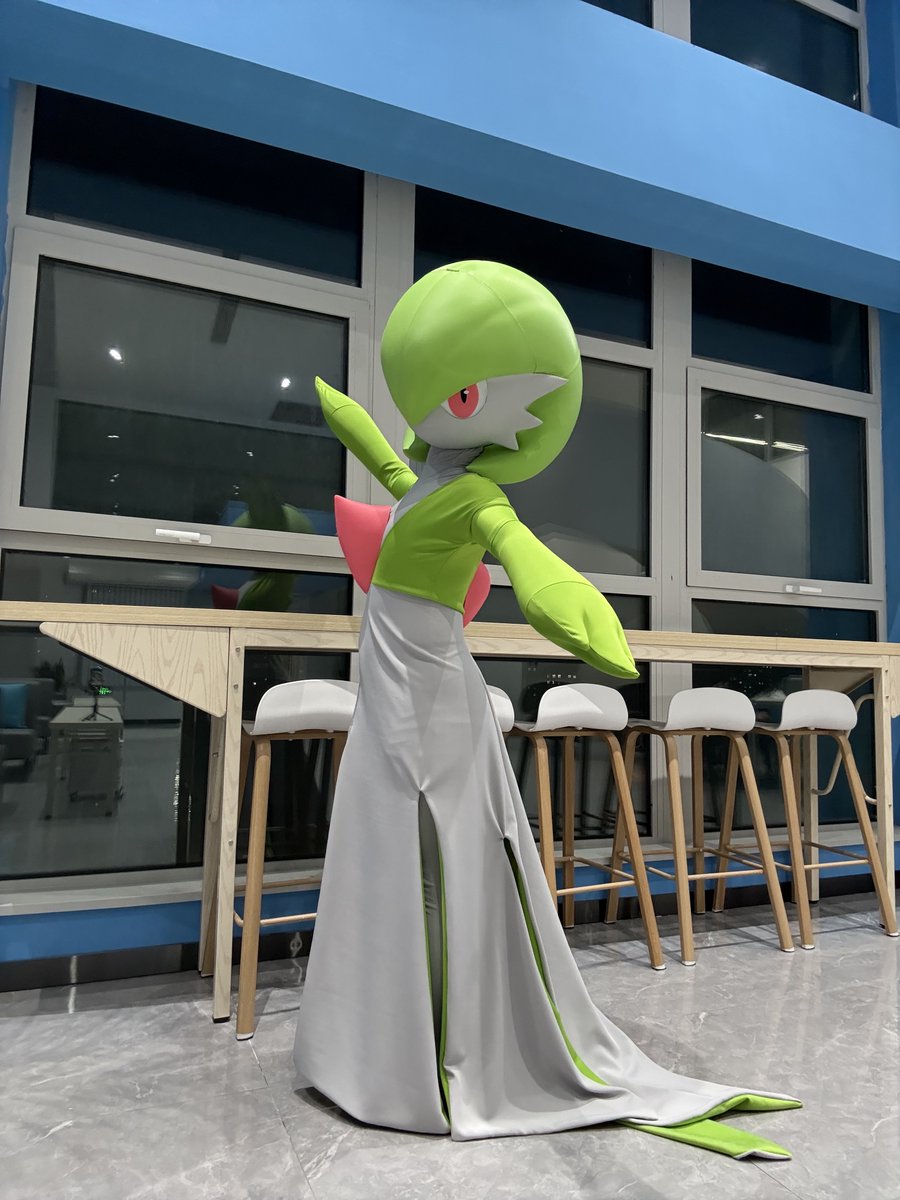Gardevoir cosplay DIY 
Ready to hit comic con!
#gardevoir #サーナイト #cosplay #kigurumi #DIY #3DPrinting