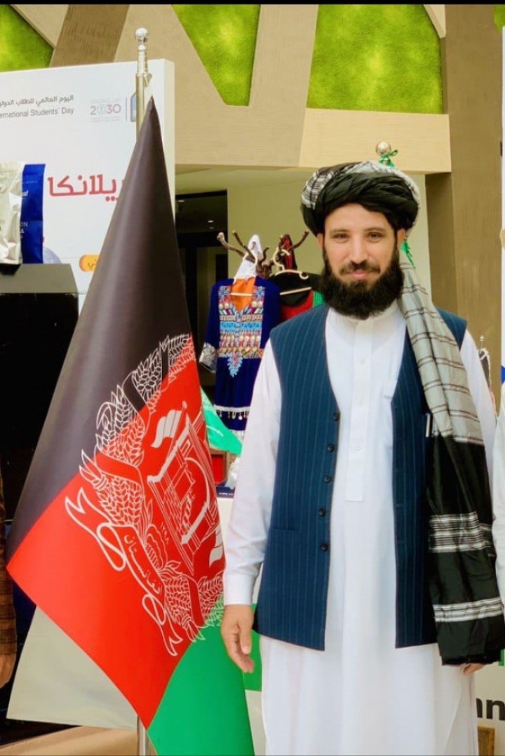 Dr_abdulhalim_'s tweet photo. په أفغانستان كي د زمري 7 اوومه د ملي بیرغ ورځ په نامه نومول شوي، په دي مناسبت غواړم چې دوستانو او ولس سره د أفغانستان د دري رنگه ملي بيرغ ځانگړتياوي شريكي كړم؛ تر څو تري عام ولس او ناخبره ځوانان خبر شي، او په اهميت يې پوهه شي:
1- په نړي كي د أفغانستان او افغانانو پيژندگلوي. https://t.co/19aFUNroZu