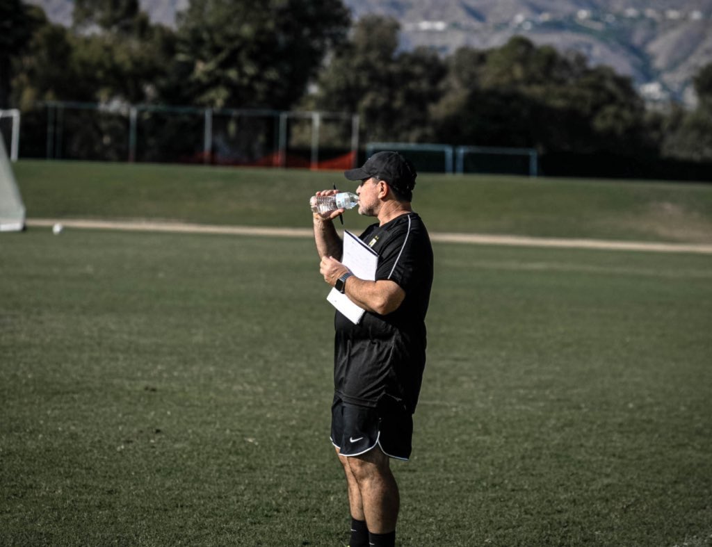 “Nosotros estamos buscando jugadores que jueguen en selecciones juveniles de Uruguay y eso lo decide la cancha. Hay jugadores que tienen muy buenas cualidades. Queremos darle la oportunidad a esos chicos que se fueron del país”.

🗣️ Jorge Giordano sobre el Campus de AUF en EEUU