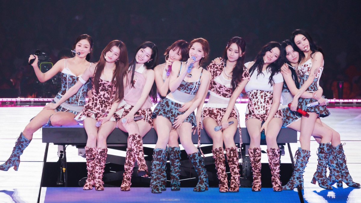 twicebsocial's tweet image. TWICE is officially the first ever kpop female group to have more than 1.51 Million followers on Line Music Japan in history! 🙌🥳🎉