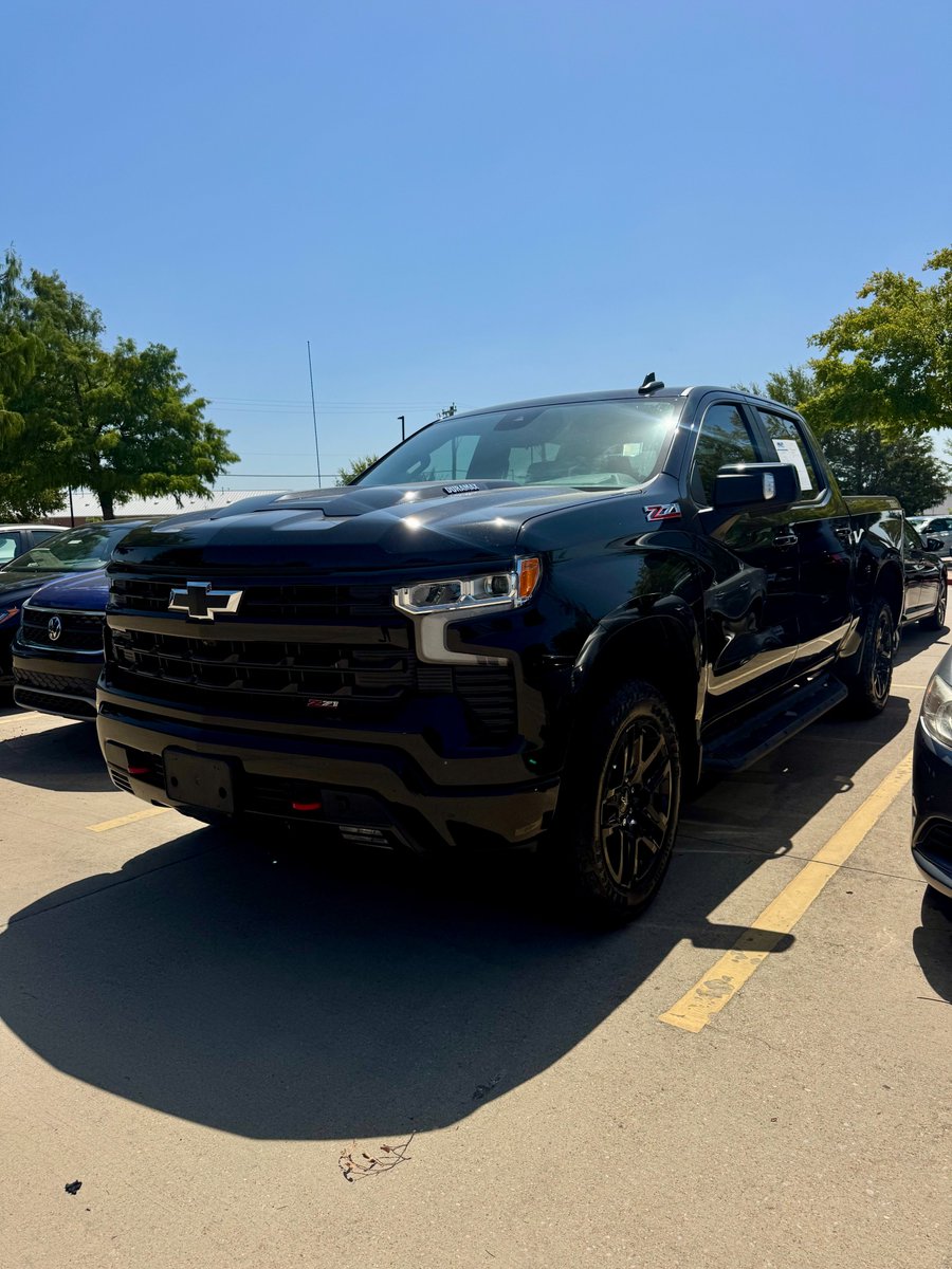 HileyVW's tweet photo. 🌟 Used Truck of the Week! 🌟 Check out this 2022 Chevrolet Silverado 1500 LT Trail Boss — in bold black and powered by a 3.0L diesel engine! 🖤💪

Built for power, off-road fun, and everyday toughness. Stop by and see why this Trail Boss stands out from the rest! 🚙✨ https://t.co/08yEYlSQJY