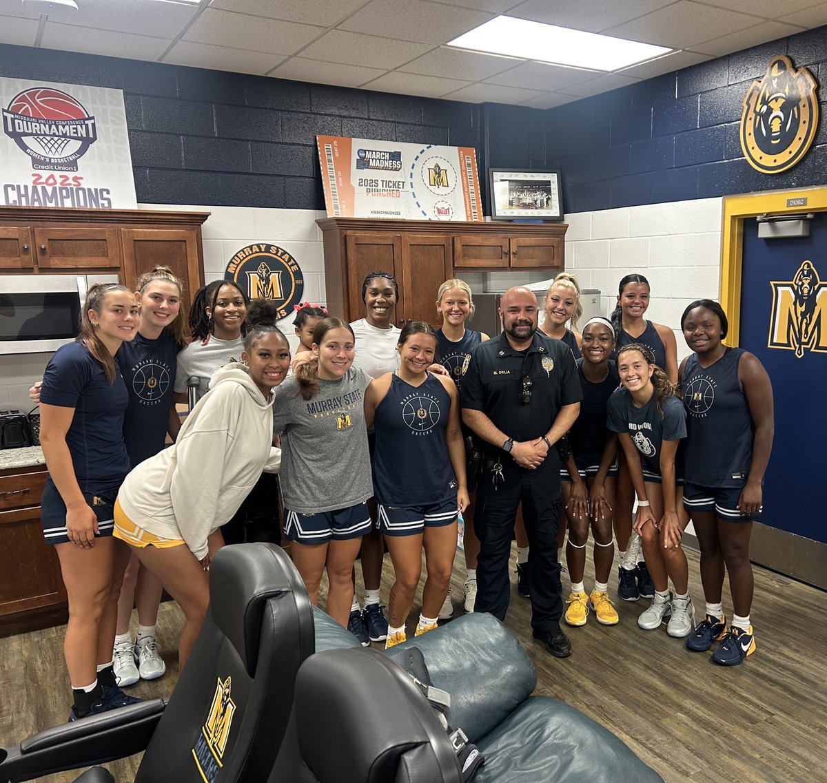 🤝 Thank you to Captain Michael D’Elia from the Murray State police department for coming to speak with our team today!

#GoRacers🏇