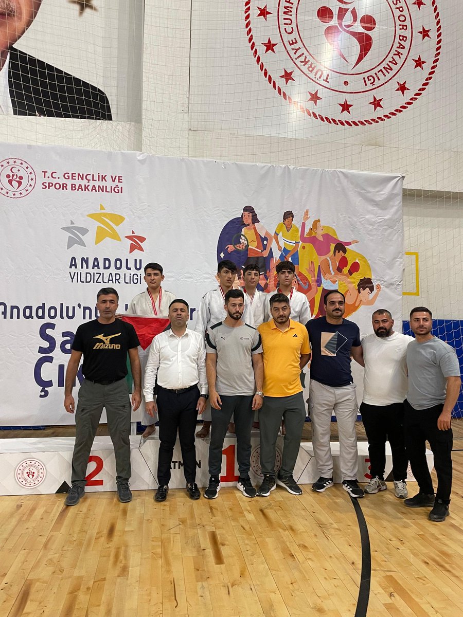 Batman İli Anadolu Yıldızları Ligi Judo Yarı Final Müsabakaları kapsamında okulumuz Kulübü
2🥇Altın madalya 
2🥈Gümüş madalya
3🥉Bronz Madalya 
2 5️⃣.lik madalyası
derecelerini alarak Türkiye Şampiyonasına katılmaya hak kazandı. 
<a href="/tcmeb/">Millî Eğitim Bakanlığı</a> <a href="/gencliksporbak/">Gençlik ve Spor Bakanlığı 🇹🇷</a>