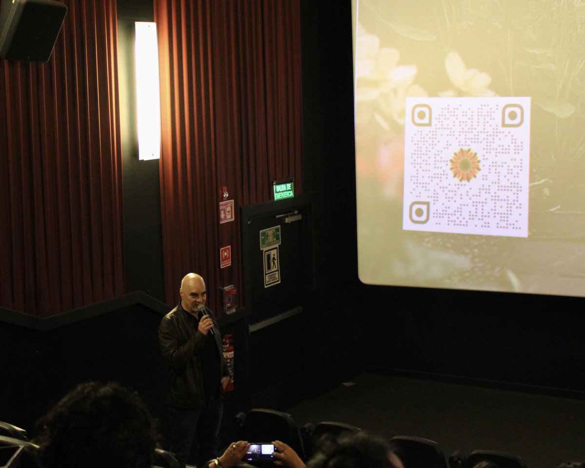 💐 El año pasado, se llevó a cabo <a href="/lasfloresweb3/">Las Flores Web3</a> en Cinemex de Reforma 222 y clausura en el Museo Soumaya.
Este año somos nuevamente orgullosos patrocinadores junto con <a href="/RayyoApp/">Rayyoapp</a> 💜⚡️
Te dejamos fotos del evento anterior y el link para revisar la programación de este año. ¡Te