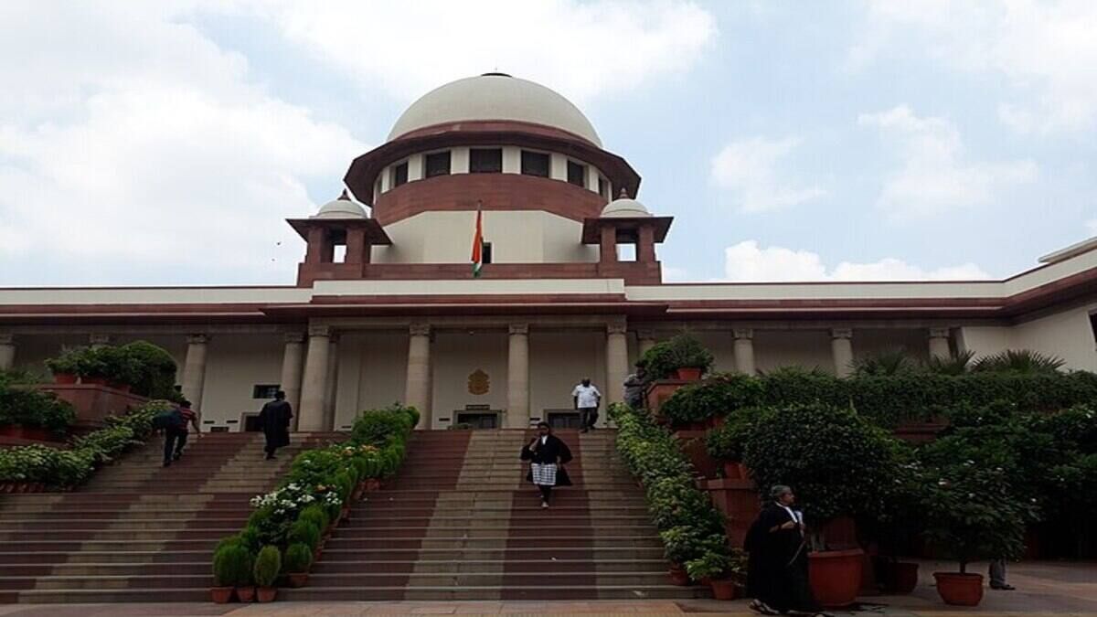 careers360's tweet image. SC seeks Centre, BCI response on PIL for four years LLB course like BTech

#SupremeCourt
#BCI
#LLBcourse
#BTech
#FouryearLLBCourse

... Read more at: buff.ly/Lhb2keH