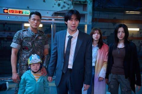 #OmniscientReader #อ่านชะตาวันสิ้นโลก สนุกมาก! ถึงมีเปลี่ยนบางอย่างบ้างแต่จากที่ทั้งอ่านมังฮวาและนิยายมา ถือว่าลงตัวเบียวได้ใจ ชวนติดตามต่อเรื่อยๆ แล้วแคสดีด้วย ส่วนตัวผมคิดว่าอันฮโยซอบคือคิมดกจาที่ดีมาก CG เนียนบ้างลอยบ้างแต่ลื่นไหลไม่มีอะไรติดขัดเลย อยากดูภาคต่อแล้ว! #Movietwit