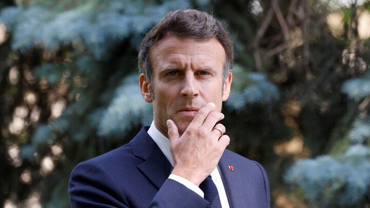 Monsieur <a href="/EmmanuelMacron/">Emmanuel Macron</a>, nous attendons votre réaction suite à l'accord sur les droits de douane USA/UE signé par Trump et <a href="/vonderleyen/">Ursula von der Leyen</a> dans un pays, l'Écosse, qui n'est même pas membre de l'UE.
Ayez le courage de François <a href="/bayrou/">François Bayrou</a> où alors applaudissez la lâcheté d'Ursula...
😡