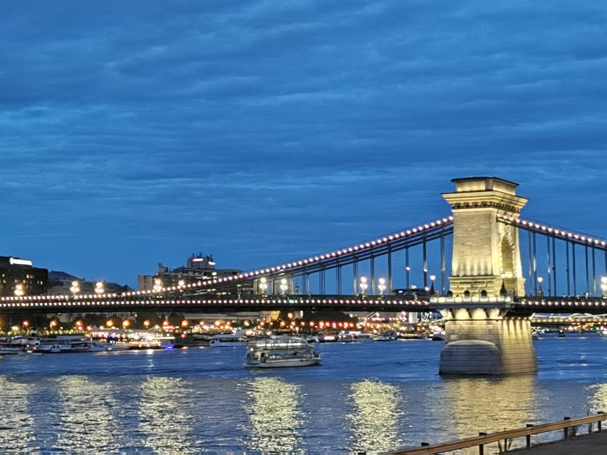 💫🪐Szép estét kívánok! 🪐💫Budapest, Lánc-híd #Hungary #Budapest #lanchid #IDWP I Declare World Peace! ✌️