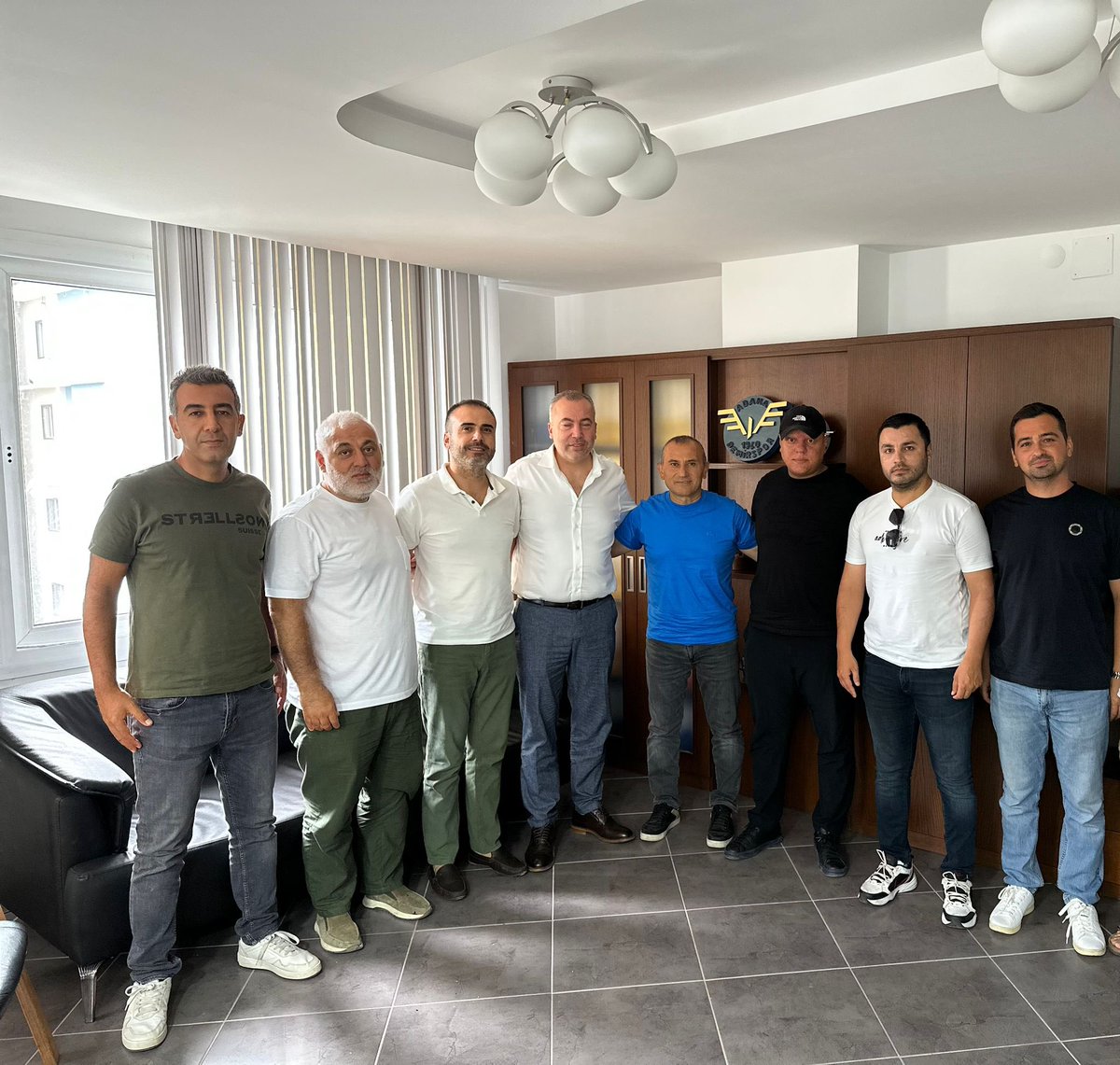 Adanalı ve Demirsporlu kimliğiyle her zaman yanımızda olan, görev yaptığı her şehirde halkla ve taraftarla iç içe olan Sayın Vali <a href="/tuncaysonel/">Tuncay Sonel</a> ile bugün gerçekleştirdiğimiz görüşmede Yaşasın Demirspor kampanyamıza verdiği samimi destek ve kıymetli fikirleri için kendisine