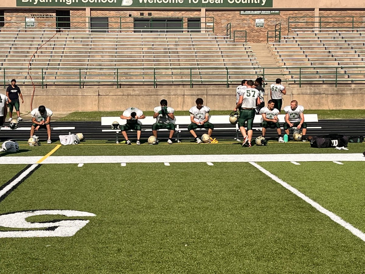 Omaha Bryan High Football (@bryanbearsfb) on Twitter photo Shout out and a BIG THANK YOU to our Principal <a href="/Principal_CK/">Principal "CK" Clark-Kaczmarek</a>
He brought the boys some ice cold popsicles after our workout today in the heat!
#Believe Shout out and a BIG THANK YOU to our Principal <a href="/Principal_CK/">Principal "CK" Clark-Kaczmarek</a>
He brought the boys some ice cold popsicles after our workout today in the heat!
#Believe