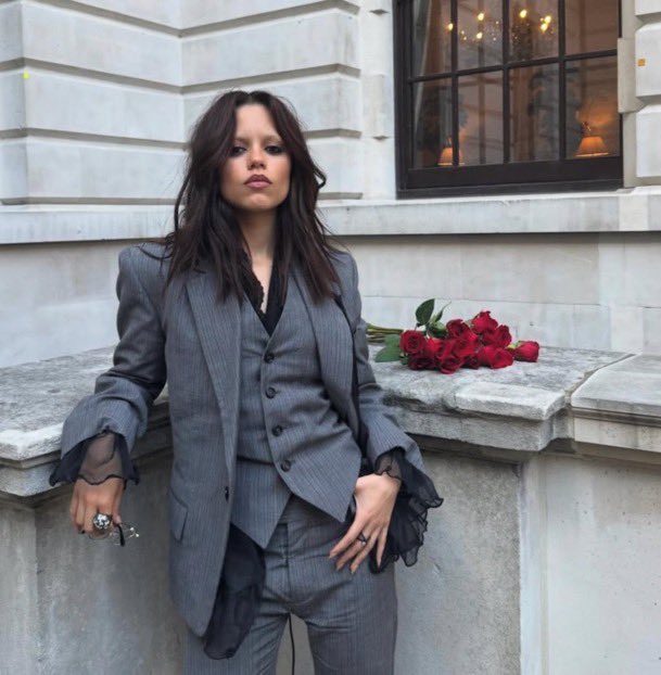 I need her strap so bad