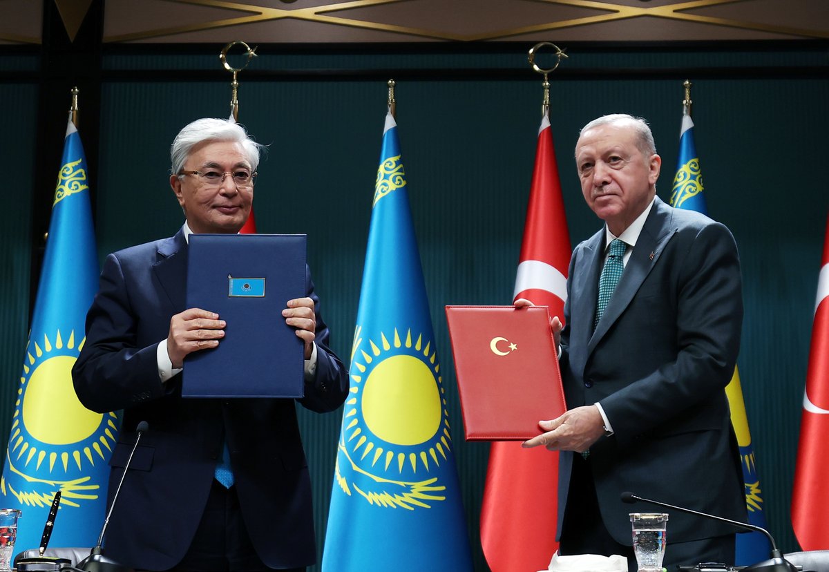 Kazakistan Cumhurbaşkanı Sayın Tokayev’i 2012 yılında ihdas ettiğimiz Yüksek Düzeyli Stratejik İş Birliği Konseyi 5. Toplantısı vesilesiyle ülkemizde ağırlamaktan büyük memnuniyet duydum. 🇹🇷🇰🇿

Kazakistan bölgenin en büyük ekonomisi, bizim de bölgedeki en büyük ticaret ortağımız.