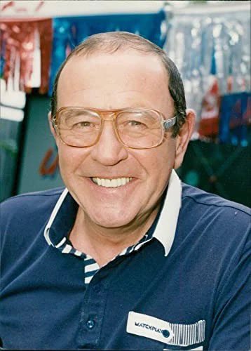 DezCarp's tweet image. Remembering actor and comedian Mike Reid who died on this day in Marbella, Spain, 2007, he was only 67 years old 💔

Fondly remembered as #EastEnders legend Frank Butcher 🎬🎭🎤

19th Jan 1940 - 29th July 2007 💛

#MikeReid #FrankButcher