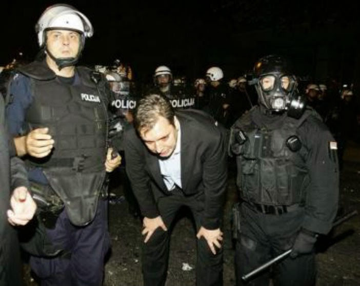 17 years ago today, thousands of extremists rioted in Serbia against handing over war criminal Karadzic to the Hague Tribunal.

Vucic was among them.