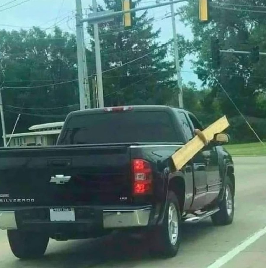If only this guy had a truck...🤔