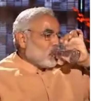 PropagandaRaid's tweet image. कोई बता सकता है इस दोनों तस्वीरों में क्या समानता है 

#ModiGovtAgainstTerror #ModiInLokSabha