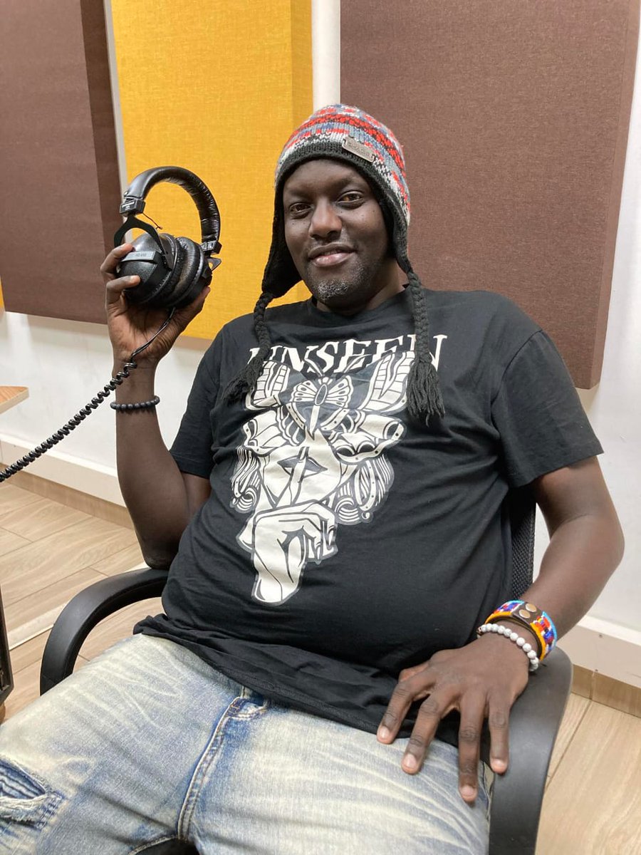 HipHop Tuesday on your stereo 📻 
Story za HipHop kibao both Mtaani na Majuu !!  Tunakuchezea your favorite jams so hizo requests zikam through!!! #HipHopRepublik na <a href="/Curtiswakijeey/">Mohamed Kariuki</a> 
Share your music here: hiphoprepublik@ghettoradio.co.ke