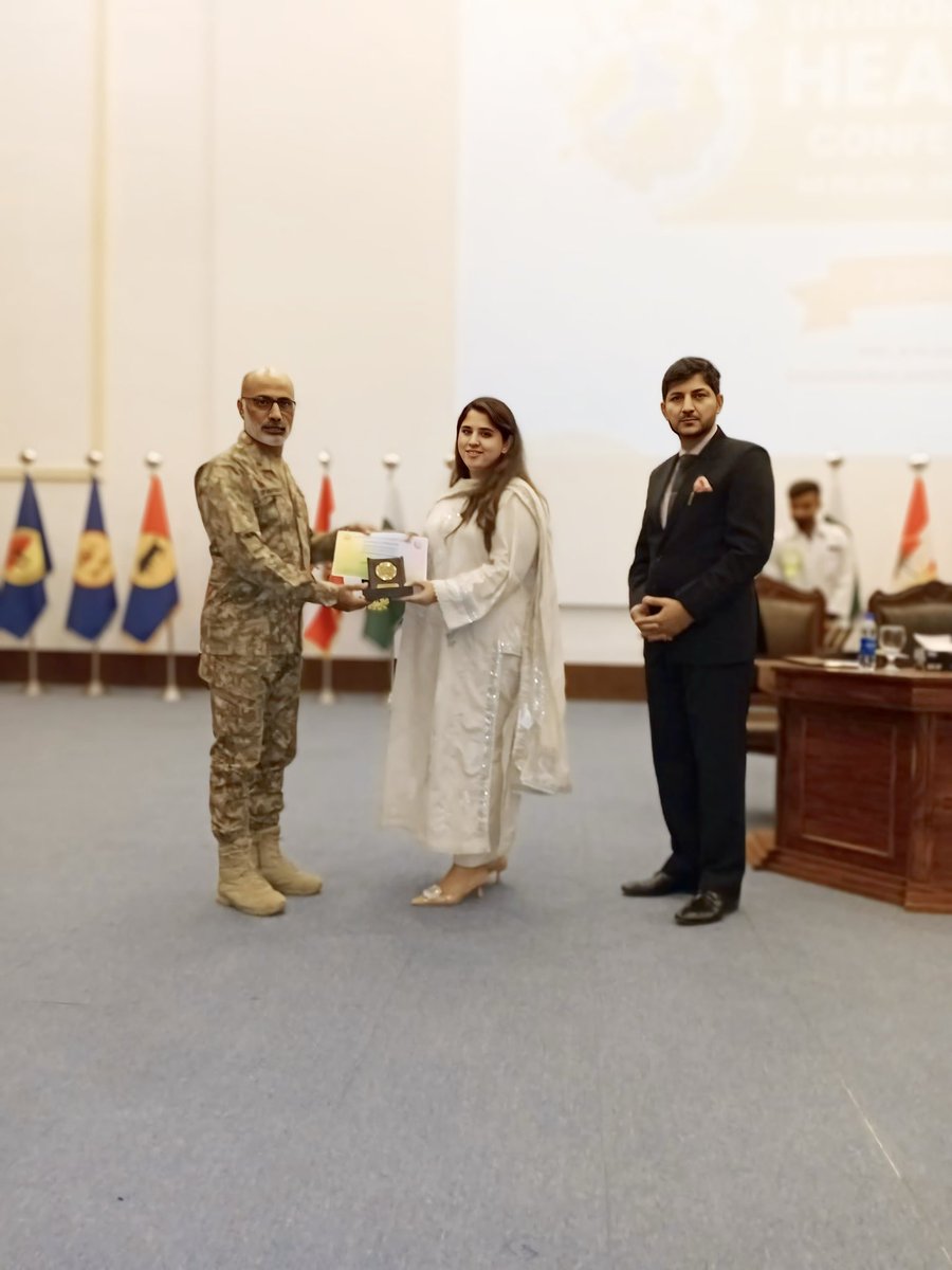 MarviSoomro_'s tweet image. Grateful to be invited to the Environmental Conference. Thank you Brigadier Faheem, Commander of 32 Brigade and Commander of KIMS, CMH Malir and Brig. Imran for the warm hospitality and the souvenirs.
#KIMS #CMHMalir #EnvironmentalHealth #MedicalEducation