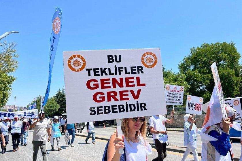 Kamu işçisi 8 aydır oyalama, belirsizlik ve hayal kırıklığı içinde bekliyor!

🔹 Vergide adalet
🔹 Refah payı
🔹 Tayin hakkı
🔹 Meslek kodlarının düzeltilmesi
🔹 Yıl-kıdem adaletsizliğinin giderilmesi
🔹 Kıdem tazminatının güvence altına alınması
🔹 Sendika aidat indirimi
🔹