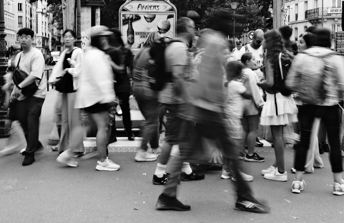 Oldbaker00's tweet photo. Paris in motion
#street #streetohotography #photograghy #photographer #photooftheday #bnw #fuji #paris #france https://t.co/3SdpyKEE9N