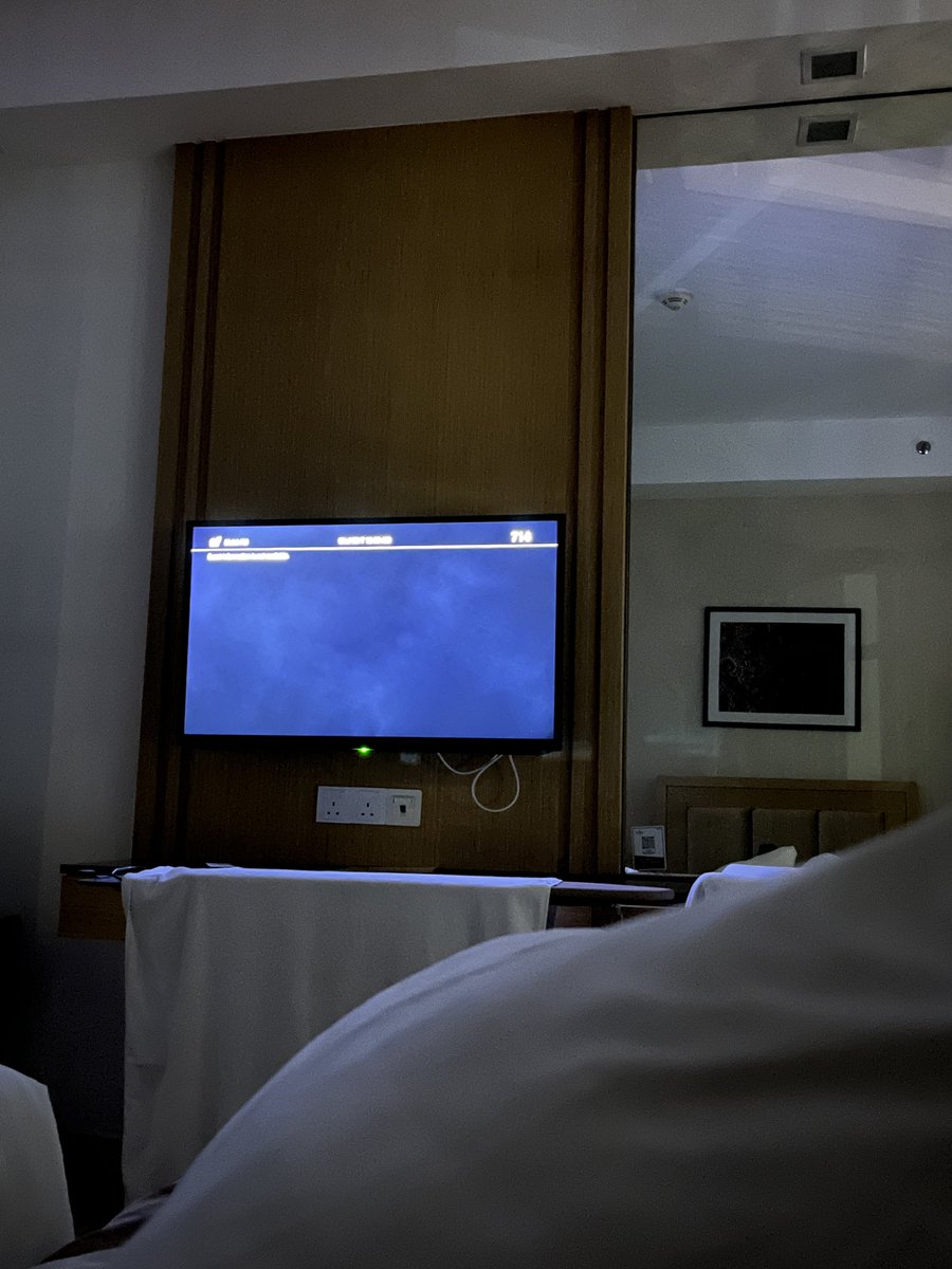 IzzraifHarz's tweet photo. it’s 1am and I opened this tv to listen to some songs from the radio channel to accompany me till I sleep.

guess what song is playing right now? pulangkan. the fucking pontianak harum sundal malam song 😭😭😭🙏🏻🙏🏻 https://t.co/EyeNHcUmHh