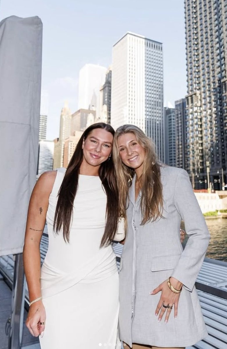 WAVEVolleyball's tweet photo. a B1G WAVE reunion at the @bigten annual press conference! ๐ฏ We love to see our WAVE Alumni doing BIG things @avrytatum @evarohrbach โค๏ธ
@terpsvolleyball @indianavb #WAVENation #WAVEAlumni https://t.co/iJ3vXBFYq9