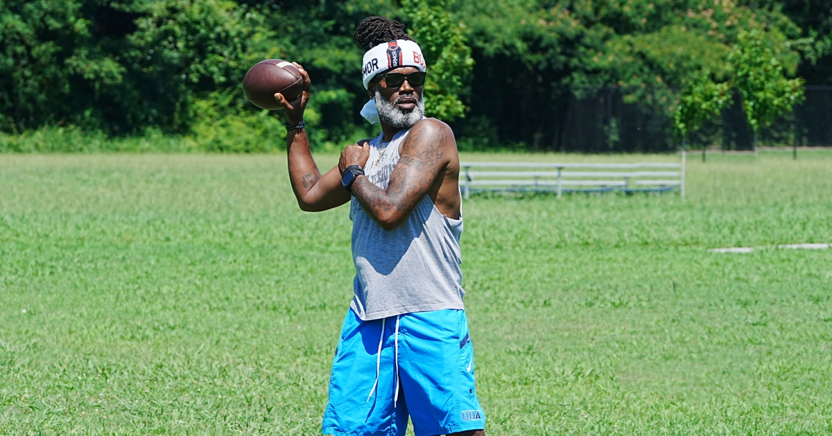 My (free) story on Tony Freeman <a href="/TeeFree_/">Tony M. Freeman</a> , who runs QBArchitects, a quarterback training academy in the Hampton Roads area. He has five D1 quarterbacks in his stable <a href="/VaPrepsRivals/">Virginia Preps</a> 

on3.com/boards/threads…