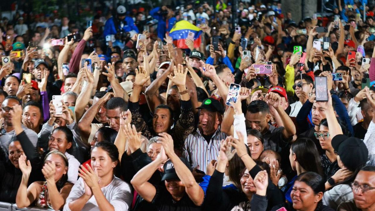 Venezuela se prepara para festejar durante 10 días el primer aniversario de las elecciones presidenciales del 28 de julio de 2024.

¡Una ocasión para reflexionar y celebrar la democracia!
🇻🇪🗳️✨

¡Venezuela esta en Paz
Venezuela está de fiesta!

#CHCh 🇻🇪 ❤️