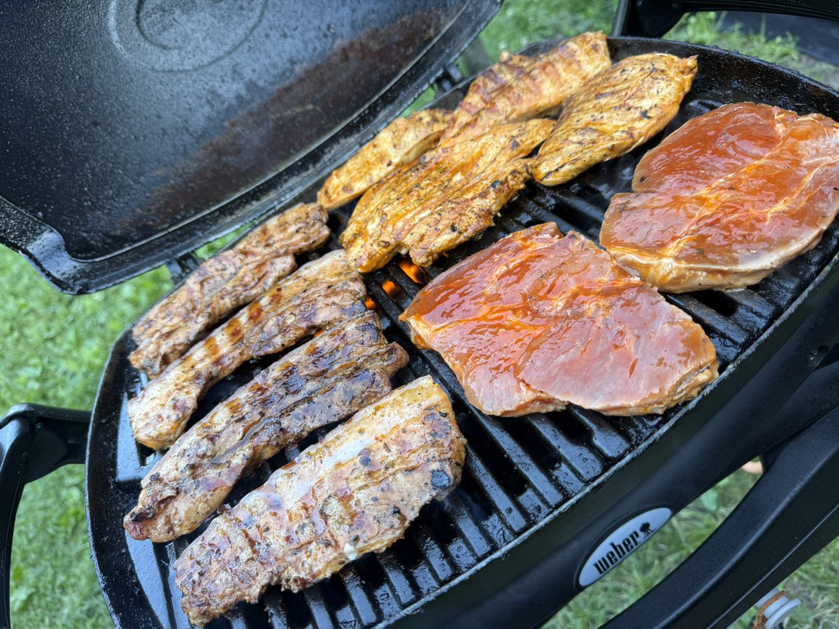 Vossi011984's tweet photo. Heute spontan doch noch einen richtig schönen, sonnigen #Strandtag gehabt an der #Ostsee. Jetzt #Grill an 🔥 #Camping https://t.co/8qShCK6POK
