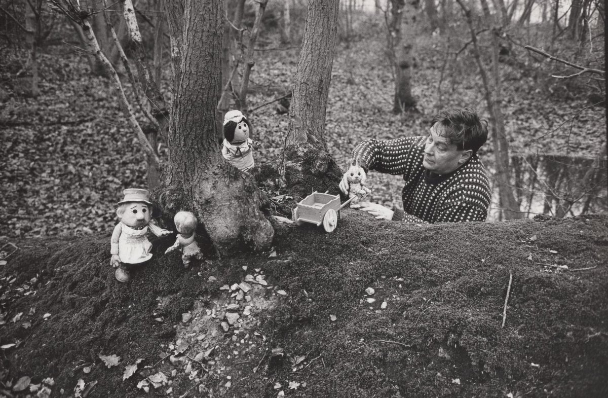 BraxM's tweet photo. Happy Pogling Day, everyone... or it would be if I had my way.
Children's series The Pogles began #OTD 60 years ago. Animator Oliver Postgate photographed with Mr and Mrs Pogle, Pippin and Tog. #ThePogles #Smallfilms https://t.co/fggAFBjNoI