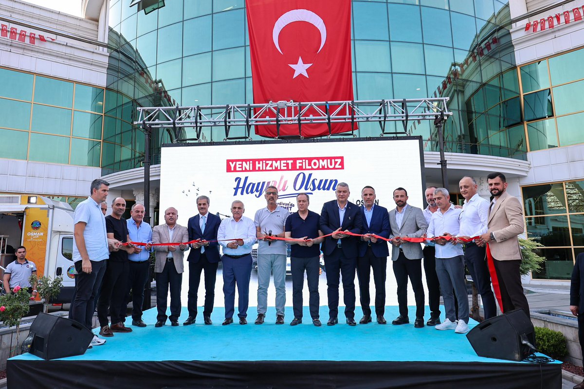 🚜Yeni hizmet filomuz yollara çıktı…

☑️Belediye Hizmet Binamız önünde gerçekleştirdiğimiz tanıtım töreniyle, ilçemize kazandırdığımız yeni araçlarımızı Serdivan’a hizmet için dualarla uğurladık.

Serdivanımız için büyük bir yatırım olan yeni hizmet filomuzun tanıtım törenine
