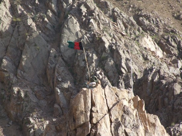 روز پرچم ملی 🇦🇫 مبارک باد!
 پرچم ما در اهتزاز در قله های هندوکش
عکاس: بنده