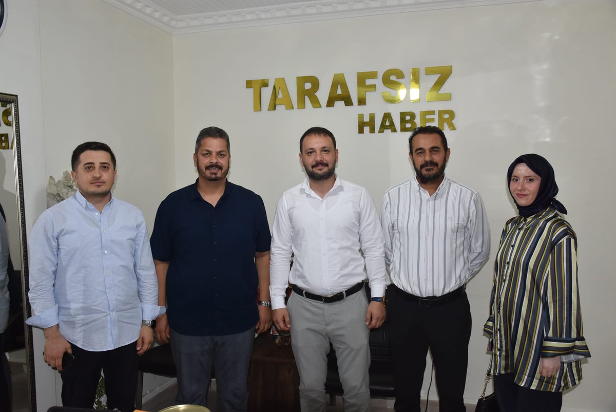 AK Parti Batman Merkez İlçe Başkanı Fatih Doğu ve beraberindeki heyet, Tarafsız Haber Gazetemizi ziyaret etti. batmantarafsiz.com/baskan-dogu-va…