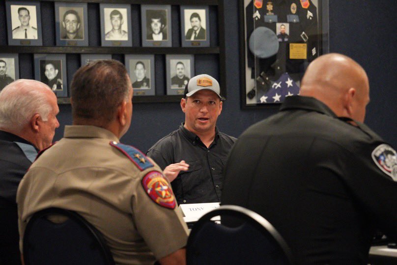 📍El Paso

Just wrapped up a roundtable with local law enforcement from across the Lower Valley, the El Paso Police Department, and Texas DPS.

Backing up our first responders with resources to protect and serve our communities is top of mind. 

One of my community projects this