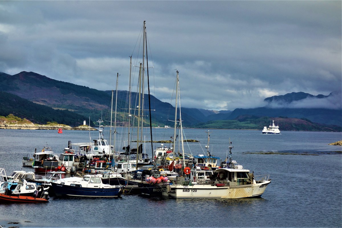 TourGlasgow's tweet photo. This evening, I am reporting on #Kyleakin, a small but popular village situated on the east coast of the Isle of #Skye off the west coast of Scotland:https://t.co/E5KRIWwwTa https://t.co/x0BISwTXMq
