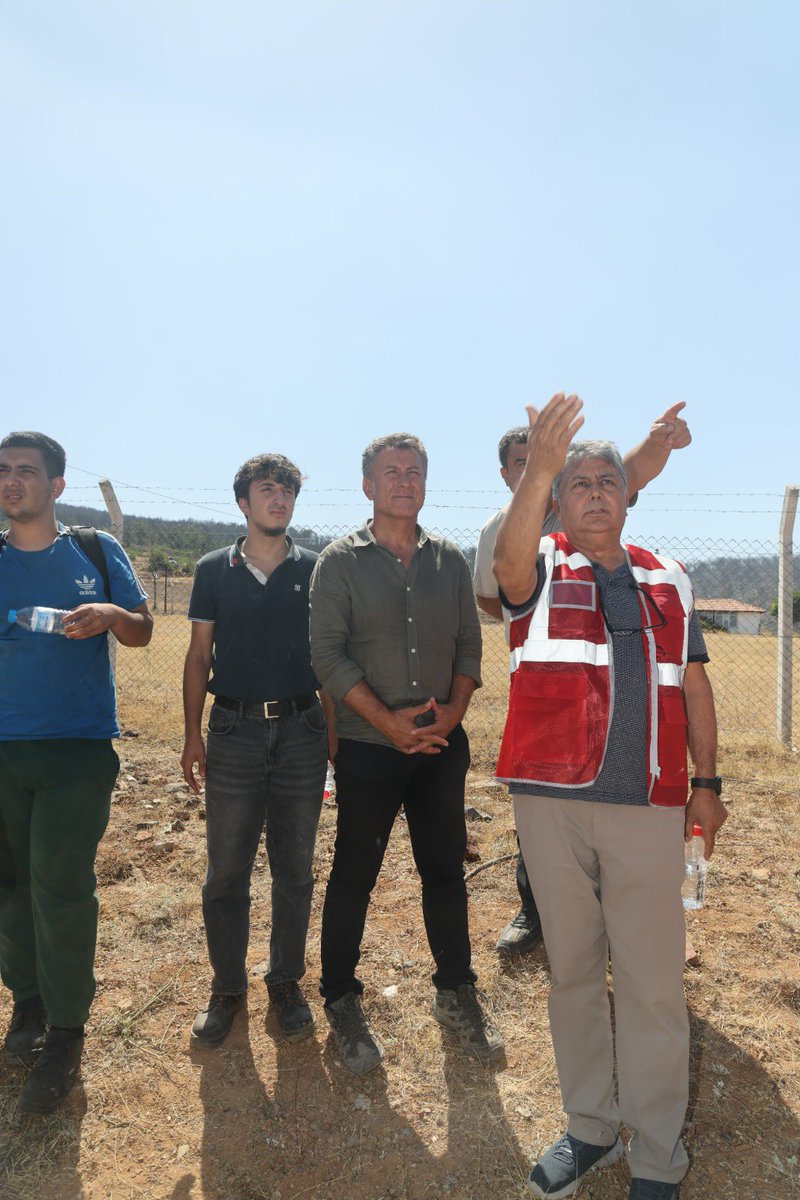 Harmancık’ta enerjisini büyük ölçüde yitirdi yangın… Yanmayacak yer kalana dek!

Bölgedeki Koordinasyon Merkezimizde son duruma ilişkin bilgi aldık.
Söndürme, soğutma ve destek çalışmaları sürüyor.

Bu gece çok kritik, tedbiri elden bırakmamak gerekiyor.

#HarmancıkYanıyor