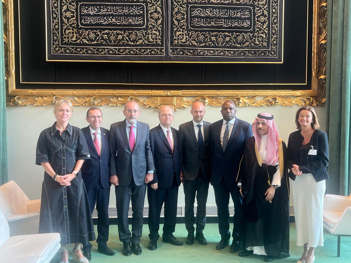 ثمّن نائب رئيس الوزراء ووزير الخارجية وشؤون المغتربين أيمن الصفدي <a href="/AymanHsafadi/">Ayman Safadi</a> إعلان رئيس الوزراء البريطاني كير ستارمر عزم المملكة المتحدة الاعتراف رسميًّا بالدولة الفلسطينية خلال اجتماعات الجمعية العامة للأمم المتحدة في أيلول المُقبِل، باعتباره خطوة هامة تنسجم والجهود الدولية