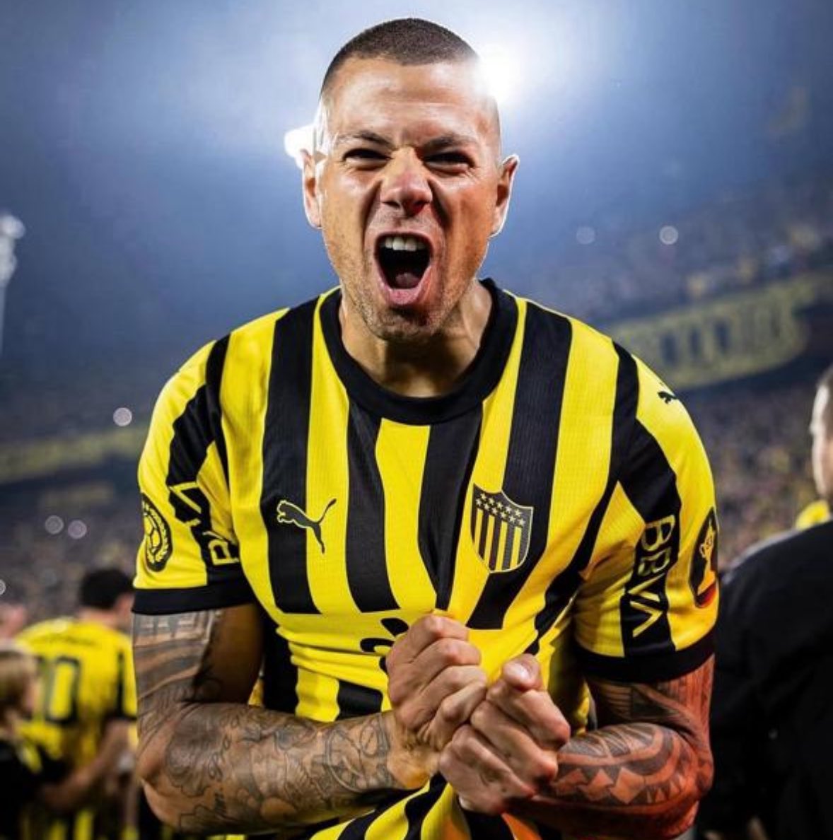 ➡️Mercado da bola: Remo e o zagueiro Léo Coelho seguem em negociações em busca de um acordo.

Pilar da defesa do Peñarol, o brasileiro vê com bons olhos a possibilidade de acertar com o Leão Azul. Clube já fez proposta e aguarda um retorno do atleta.

Léo Coelho abriu mão de
