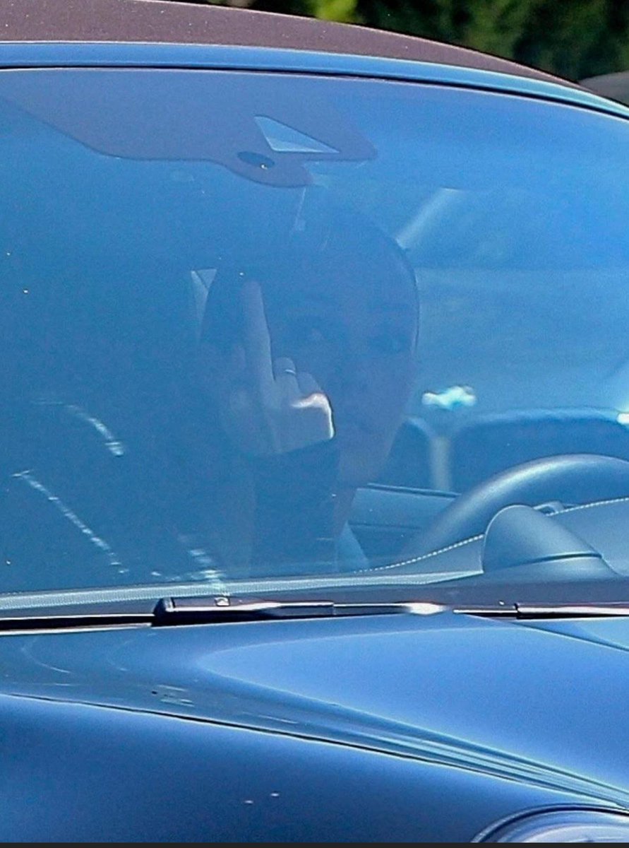 Bianca Censori says "F*ck Off" to Paparazzi.