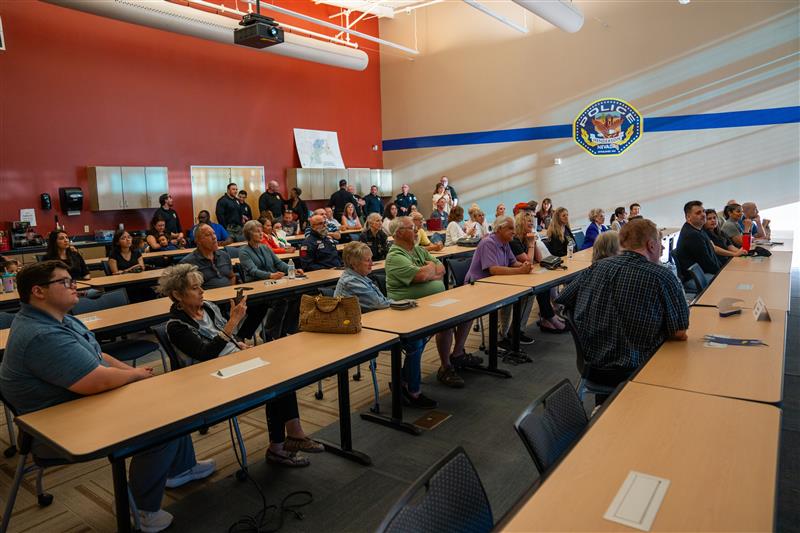 🚓 Henderson Police Extend Citizens Academy Applications
‼️ Deadline for applications is now August 5th.
🗓️ The 12-week academy meets each Tuesday from 6 p.m. to 9 p.m. and is expected to run from August 19, 2025, through November 4, 2025.

Register here:
bit.ly/4n1gCWU